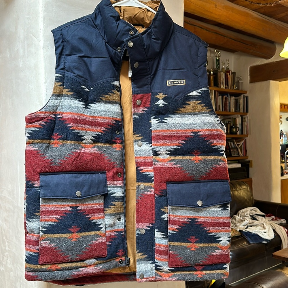 Men’s size medium Cinch vest